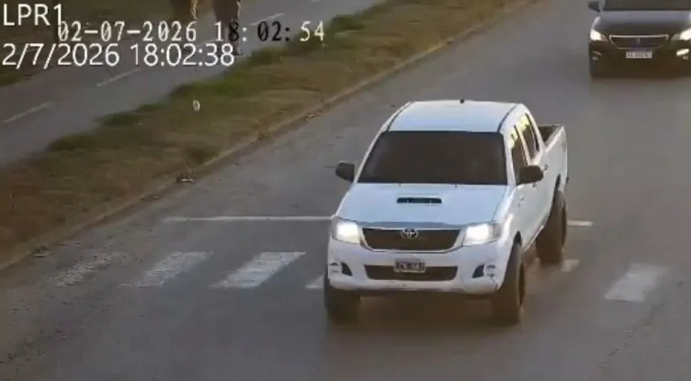 La camioneta, que registraba un pLa camioneta, que registraba un pedido de secuestro vigente desde 2025, fue detectada por una cámara lectora de patentes. Foto: Policía de Río Negro.
