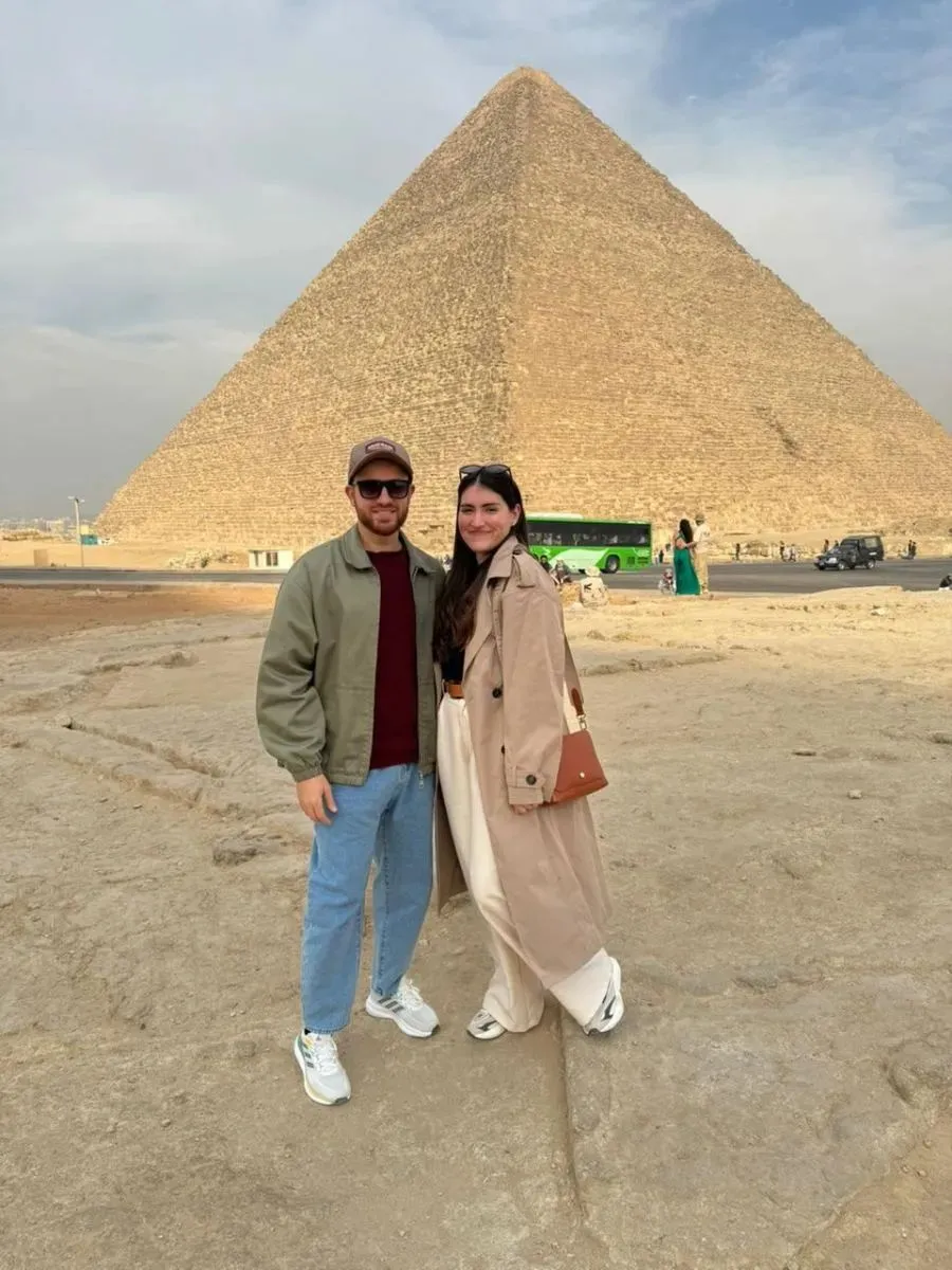 Mohab y Mariel en Egipto hace muy poco volvieron a la Argentina y se radicaron en Cipolletti. Foto gentileza