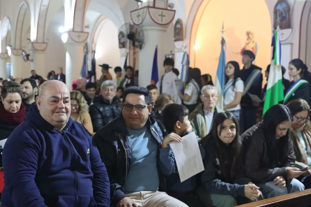 Vecinos participaron del tradicional Tedeum por el 9 de Julio. Foto: Tania Domenicucci.
