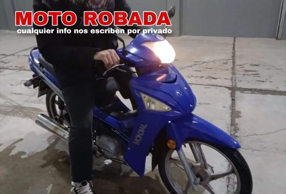 La moto en la que se trasladaba la mujer y fue robada. Foto: Bomberos Voluntarios 