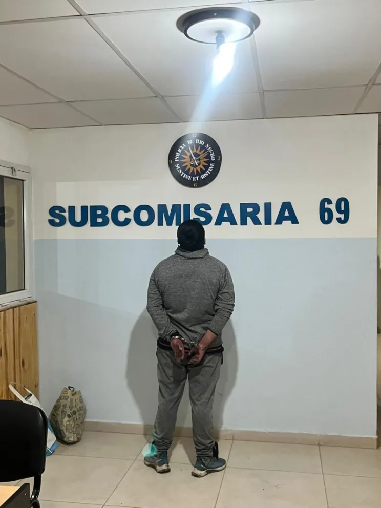 El procedimiento se realizó en el sector de la pista de ciclismo de Tiro Federal, donde la Policía interceptó a uno de los sospechosos. Foto cortesía Policía de Rio Negro