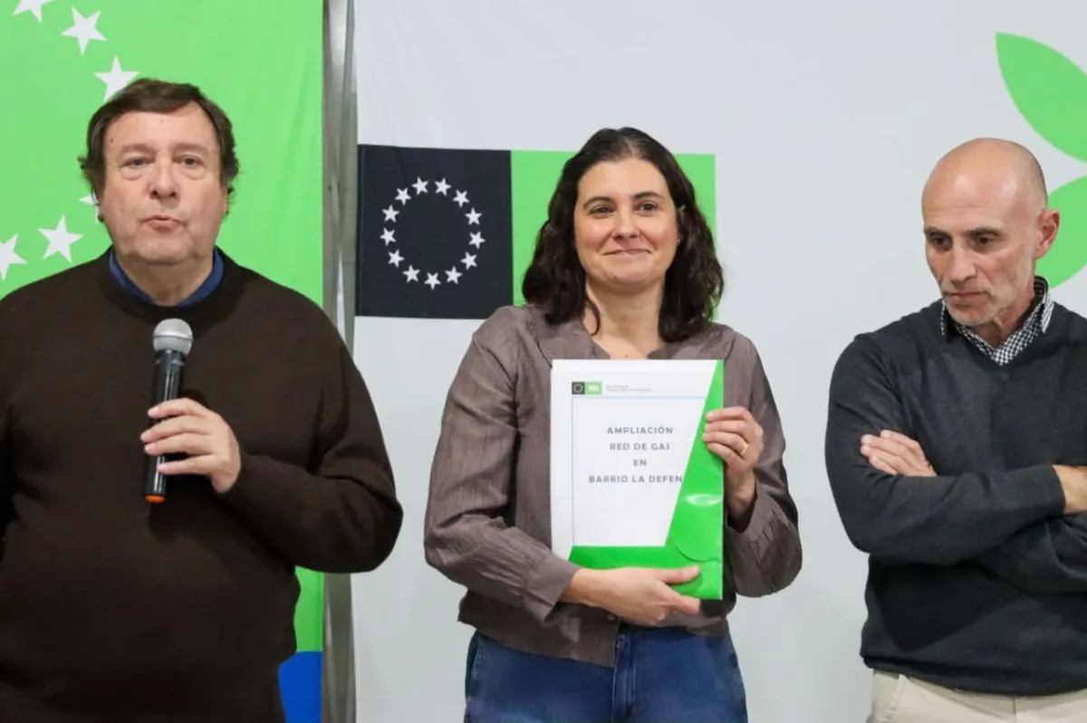 La intendenta de Cervantes tras el anuncio de la obra de gas para uno de los barrios. Foto: Tania Domenicucci