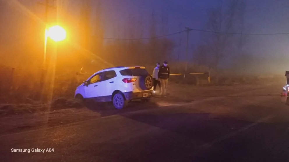 La camioneta permaneció varias horas sobre la Ruta Provincial 65, a la altura del INTA Viejo. Foto cortesía