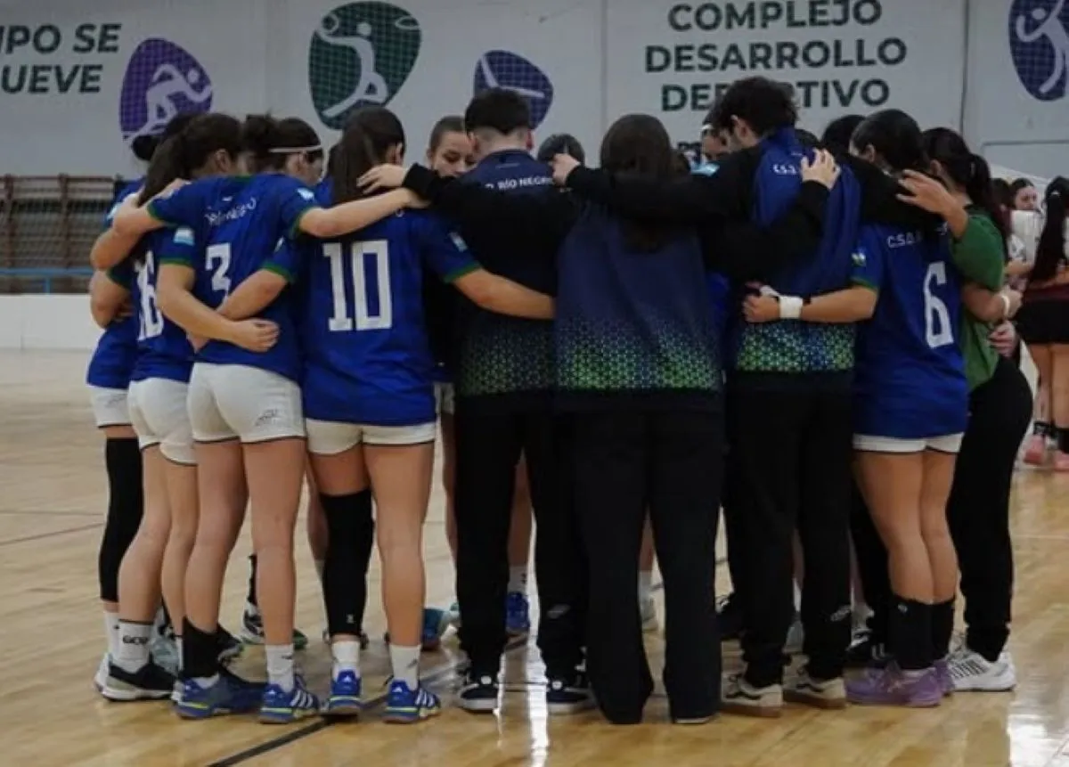 Las juveniles del Club R&iacute;o Negro tambi&eacute;n dejaron su huella en el Provincial de Cipolletti, donde finalizaron en el cuarto puesto despu&eacute;s de competir entre los mejores equipos de R&iacute;o Negro. Foto: gentileza