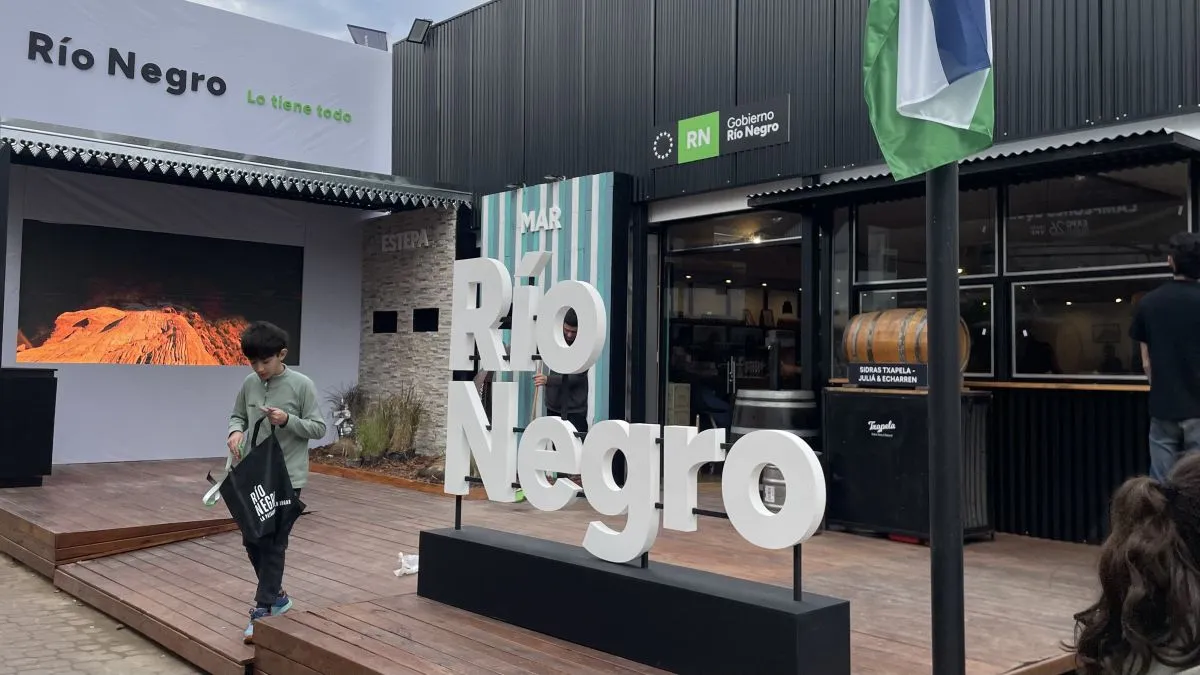 El stand de R&iacute;o Negro re&uacute;ne producci&oacute;n, turismo y propuestas de distintas regiones de la provincia. Foto: Gobierno de R&iacute;o Negro