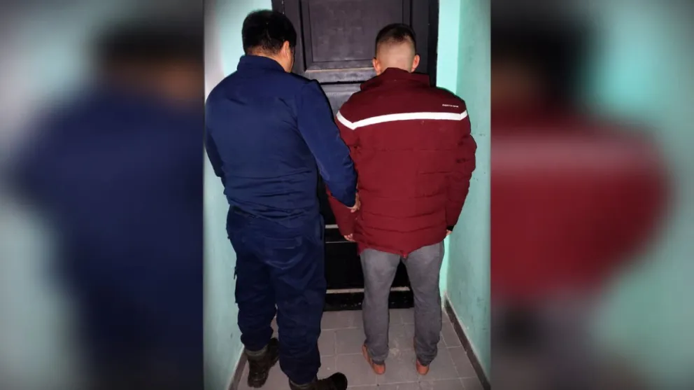 El hombre de 25 años fue detenido luego de que la Policía constatara que tenía vigente una prohibición de acercamiento respecto de la denunciante. Foto: Policía de Río Negro.
