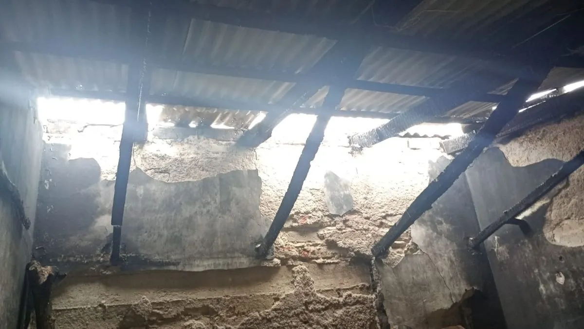 Las paredes y el techo fueron afectados por el incendio. Foto: gentileza
