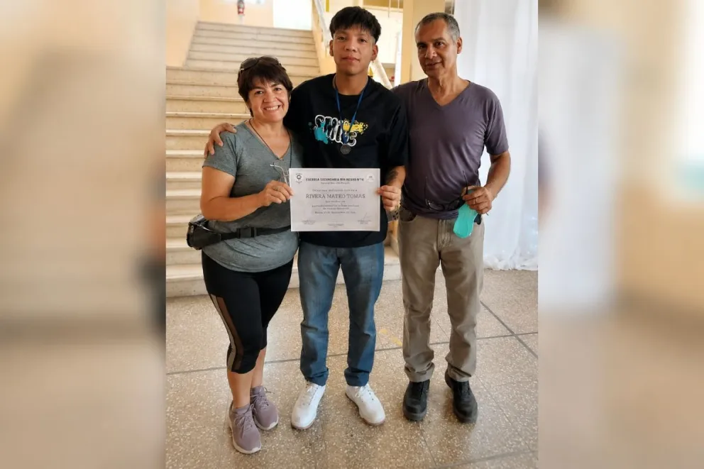 Mateo Tomás Rivera permanece en Buenos Aires realizando estudios y tratamiento por un tumor óseo y sus abuelos llevan adelante una campaña solidaria para aportar . Foto cortesía