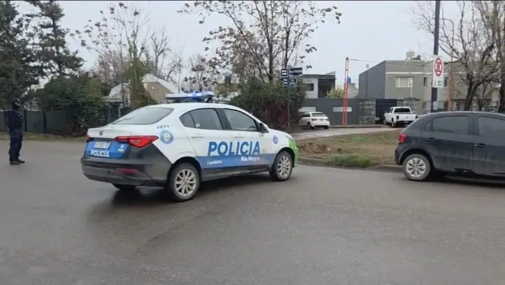 Personal policial y de fiscalía se encuentran trabajando en el lugar. Foto gentileza 