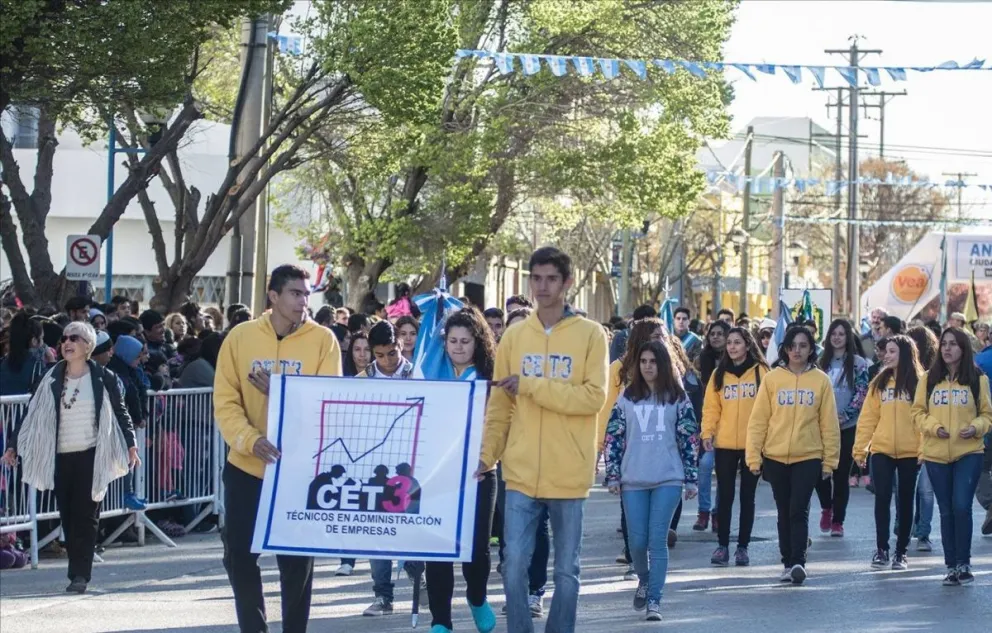 En el desfile participan escuelas, organizaciones sin fines de lucro e instituciones tanto provinciales como municipales. Foto: archivo