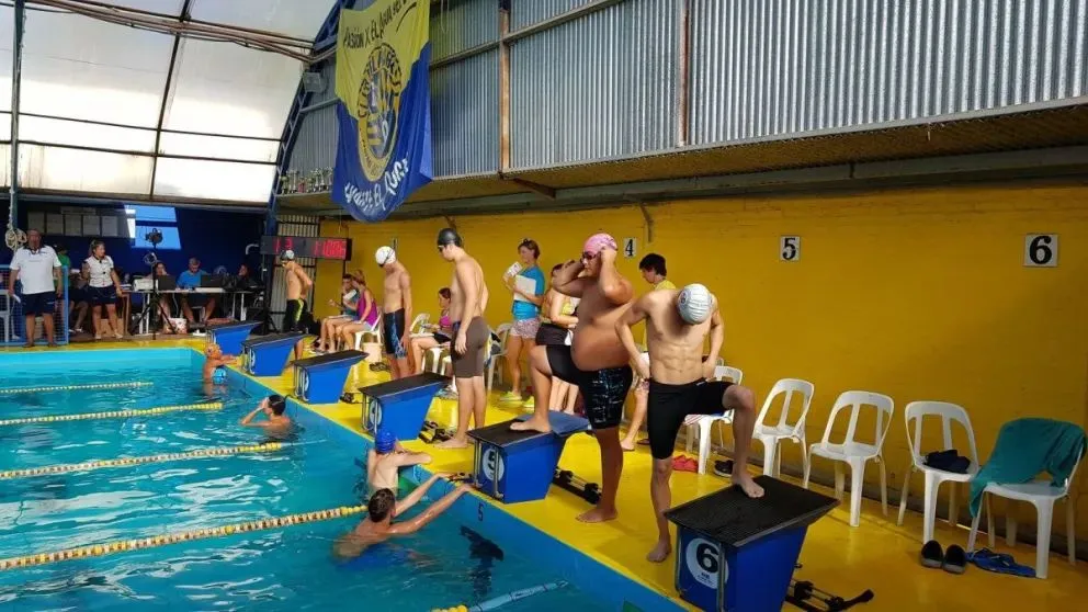En la pileta de "Progre" hay un gran nivel de participantes. Foto archivo
