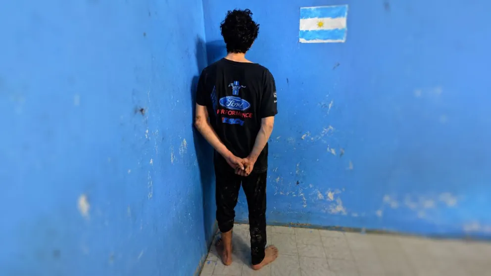 El hombre quedó detenido por disposición de la Fiscalía tras el incidente ocurrido en una casa de Allen. Foto: policía Río Negro