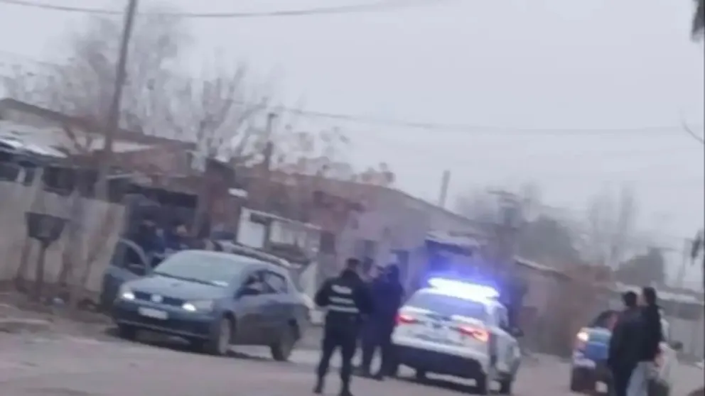 El operativo se desplegó en la toma El Triángulo, en el barrio Tiro Federal de Allen. Foto: gentileza