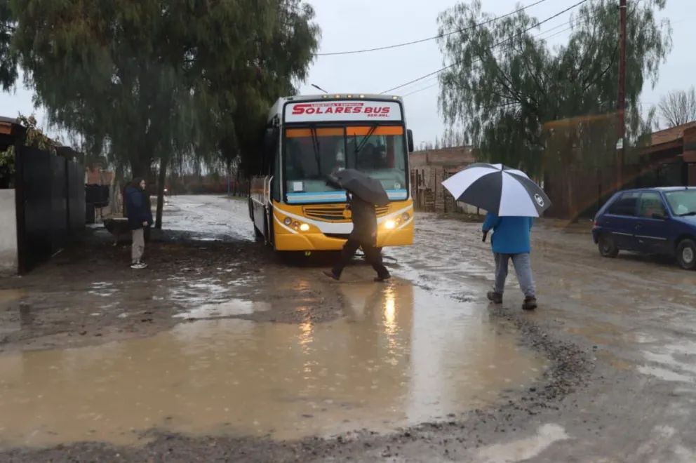 El agua complica a muchos vecinos en la ciudad. Fotos Tania Domenicucci