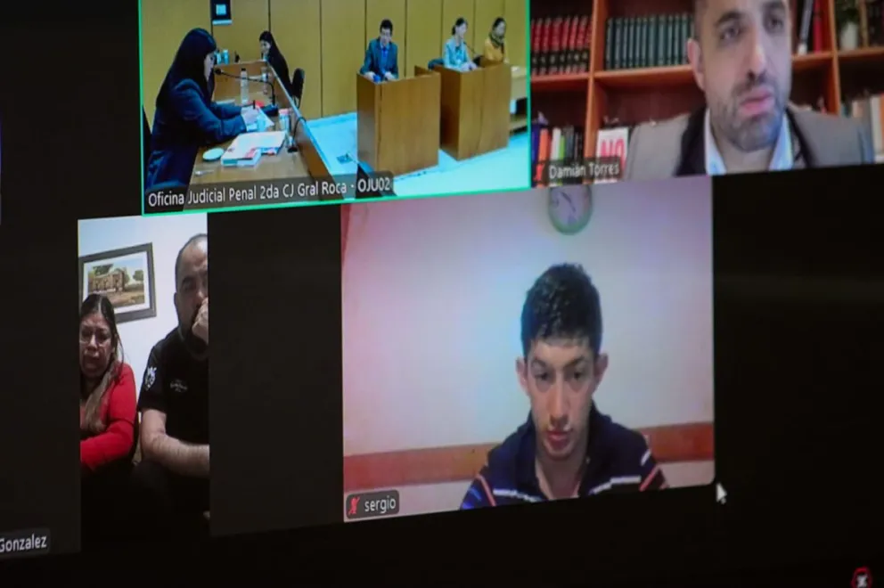 La audiencia se realizó este jueves. A la derecha, abajo, el imputado Sergio Daniel Zanola; a la izquierda, familiares de Lucas Javier Quiroz. Foto: Tania Domenicucci.