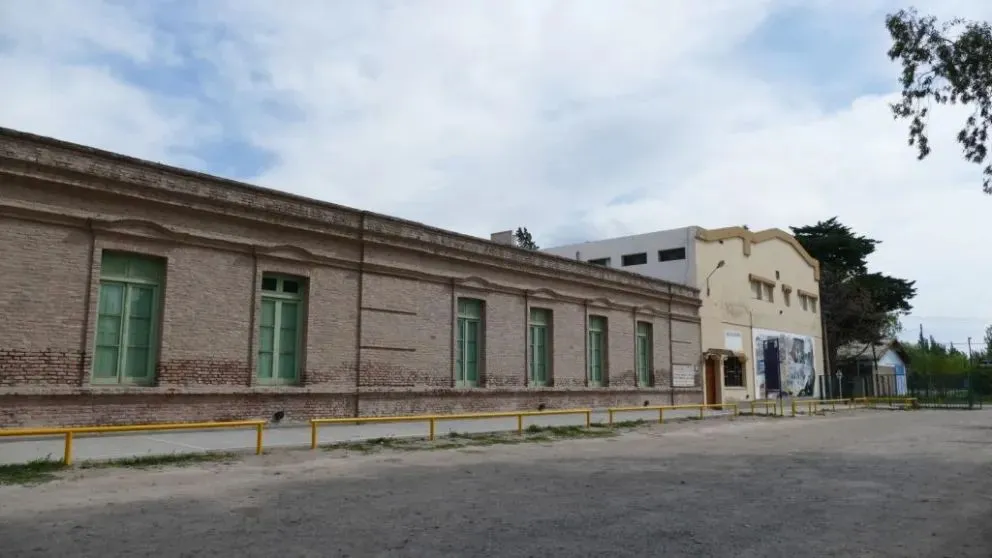 El hist&oacute;rico Colegio San Miguel, fundado por el padre Alejandro Stefenelli en 1889, s&iacute;mbolo de resistencia y educaci&oacute;n en el Alto Valle. Foto (archivo)
