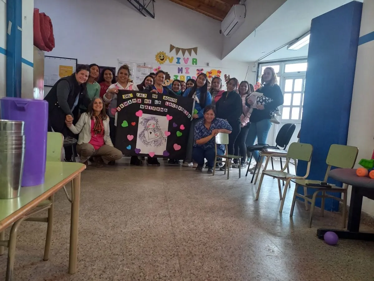 Todos los a&ntilde;os realizan charlas en los CECIS junto a las familias. 