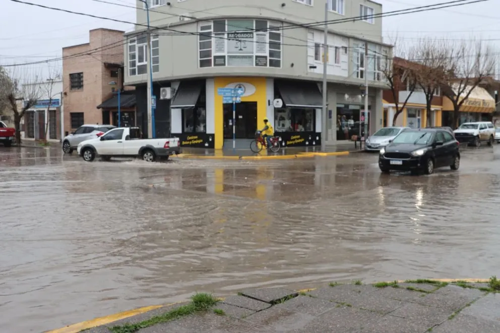 Se espera un cierre de semana con lluvias y fuertes ráfagas de vientos durante la mayoría de días. Foto Tania Domenicucci-ANR