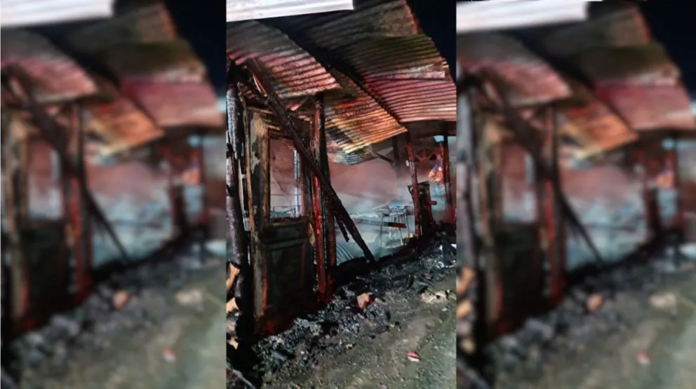 El incendio destruyó por completo la vivienda y la familia ahora necesita la solidaridad de los vecinos para recuperar ropa y alimentos especialmente para sus hijos mellizos. Foto cortesía