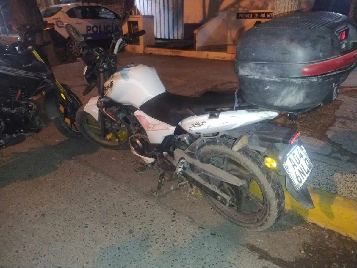 Una de las motos recuperadas en Allen durante las &uacute;ltimas horas. Foto: Polic&iacute;a de R&iacute;o Negro.