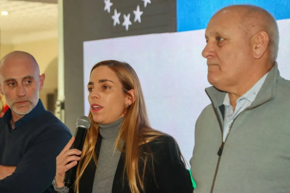 María Emilia Soria habló sobre el traspaso de las rutas nacionales a la Provincia durante una conferencia de prensa en Roca. Foto: Tania Domenicucci.