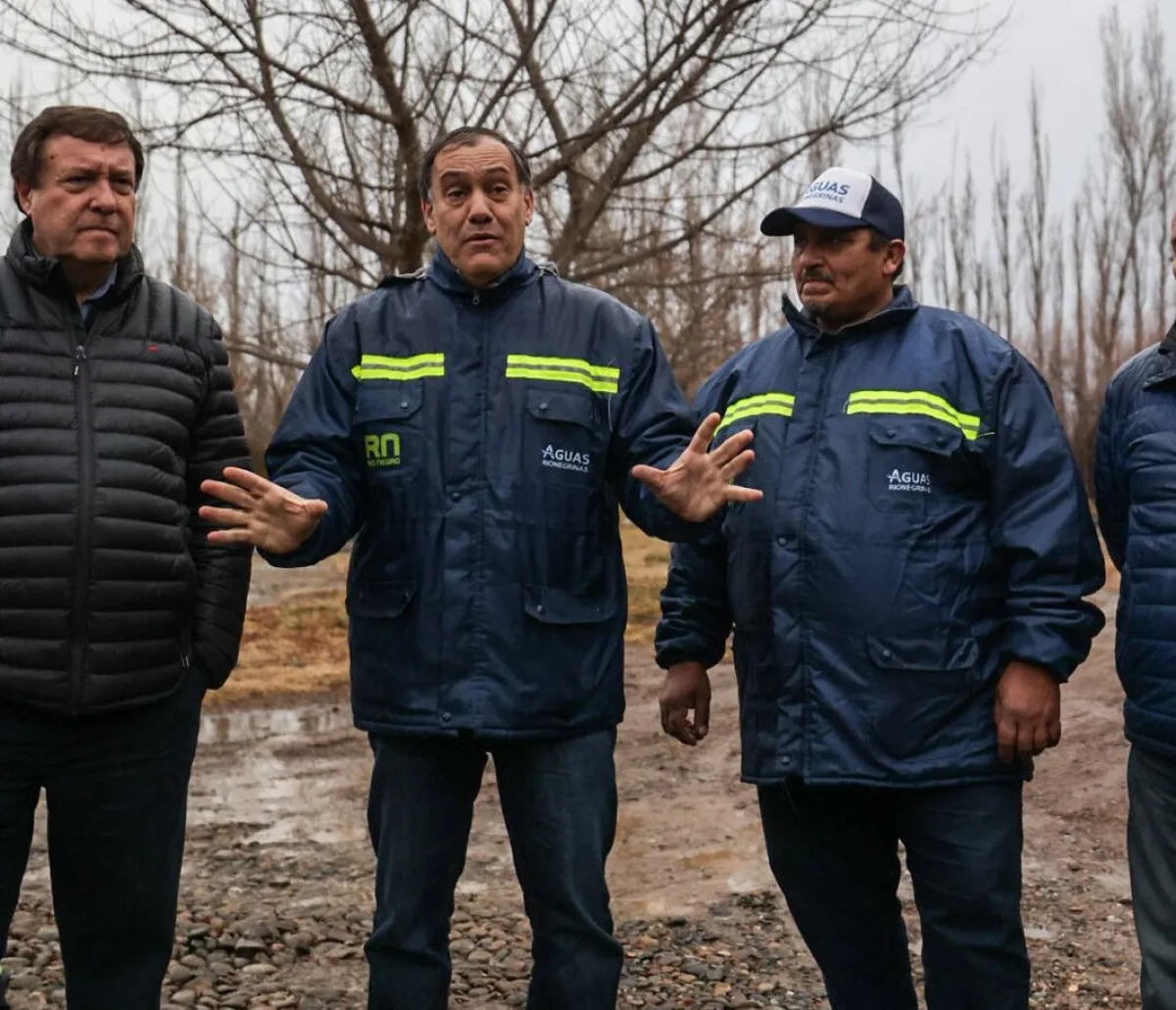 Weretilneck junto al presidente de Aguas Rionegrinas, Javier Iud. Foto: Gobierno de R&iacute;o Negro.