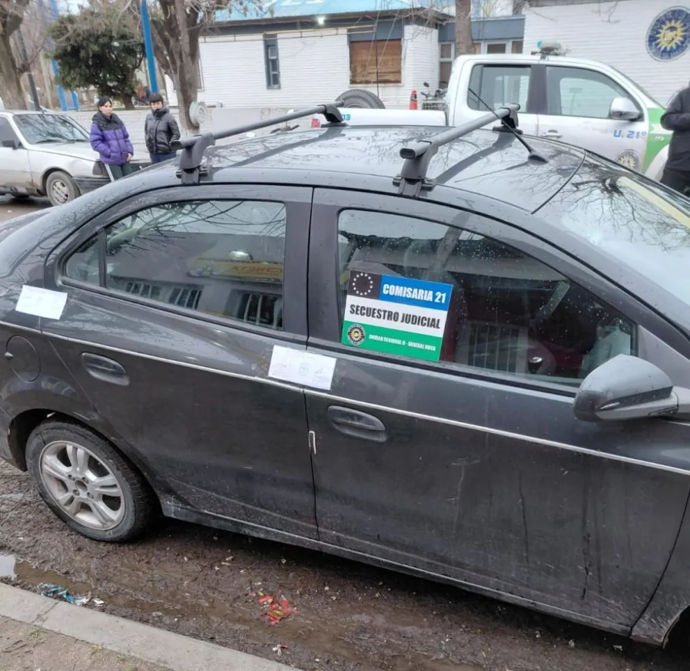 El Chevrolet Prisma fue secuestrado durante el allanamiento realizado en Roca. Foto: Policía de Río Negro