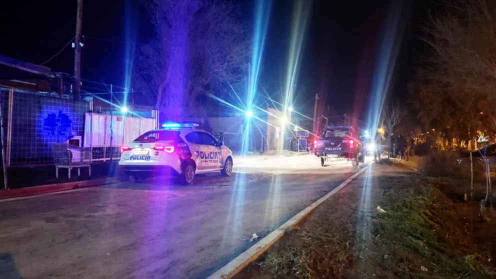 Los vecinos habrían escuchado varias detonaciones de armas de fuego alrededor de las 22 del martes. Foto cortesía Policía de Rio Negro
