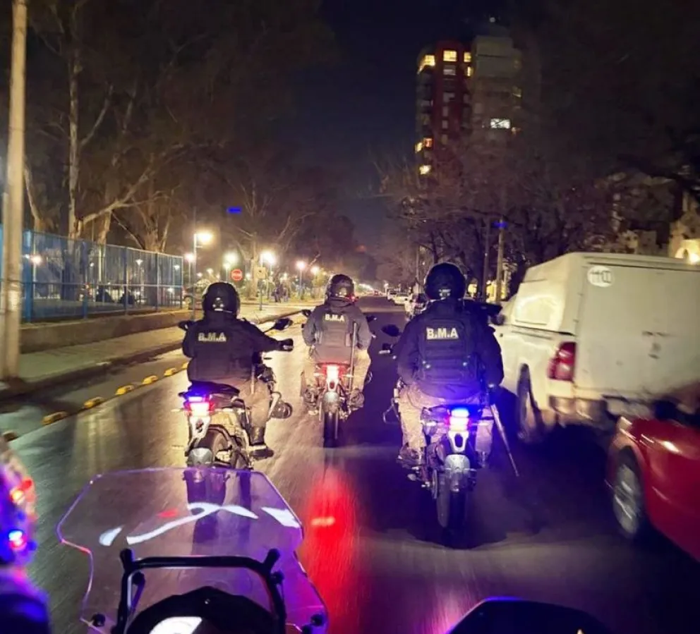 La Brigada Motorizada de Apoyo reforzó los controles preventivos en el Canalito y otros sectores de General Roca. Foto cortesía Policía de Rio Negro