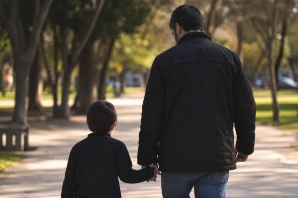 El niño tiene 9 años y la revinculación con su padre será paulatina y supervisada. Foto: archivo