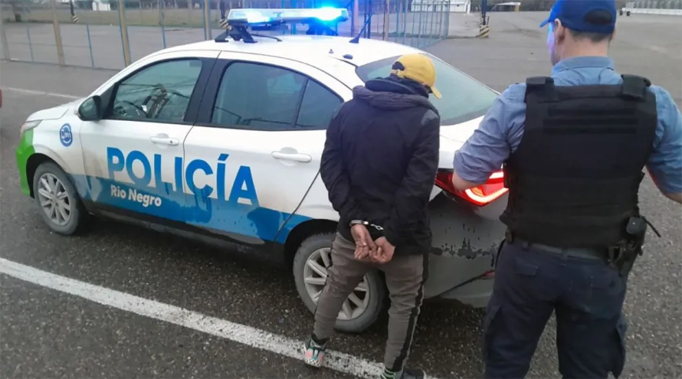 El hombre fue detenido en el Autódromo de Roca luego de intentar escapar de la Policía. Foto: Policía de Río Negro