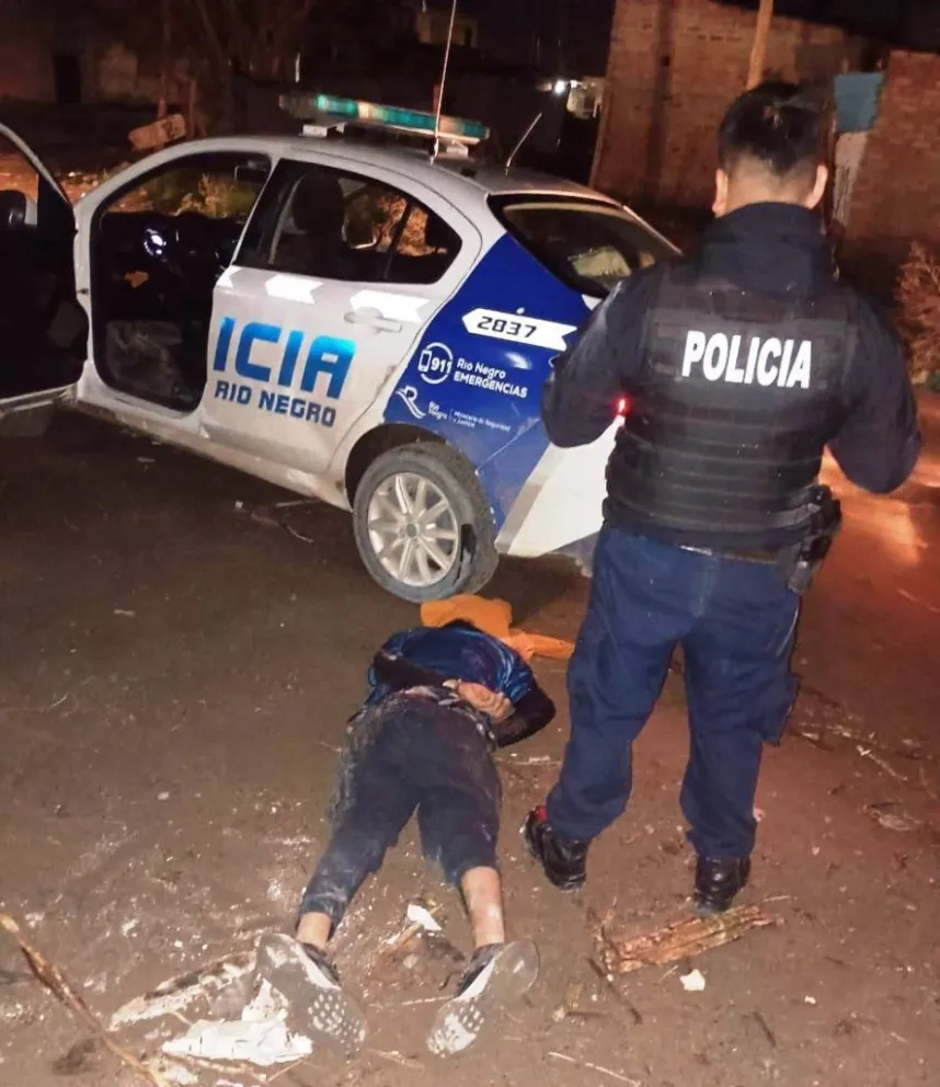 El hombre fue detenido a escasos metros del Penal N° 2 de General Roca. Foto cortesía Policía de Rio Negro