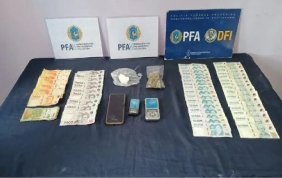 Los elementos que fueron secuestrados durante el allanamiento. Foto: Policia Federal