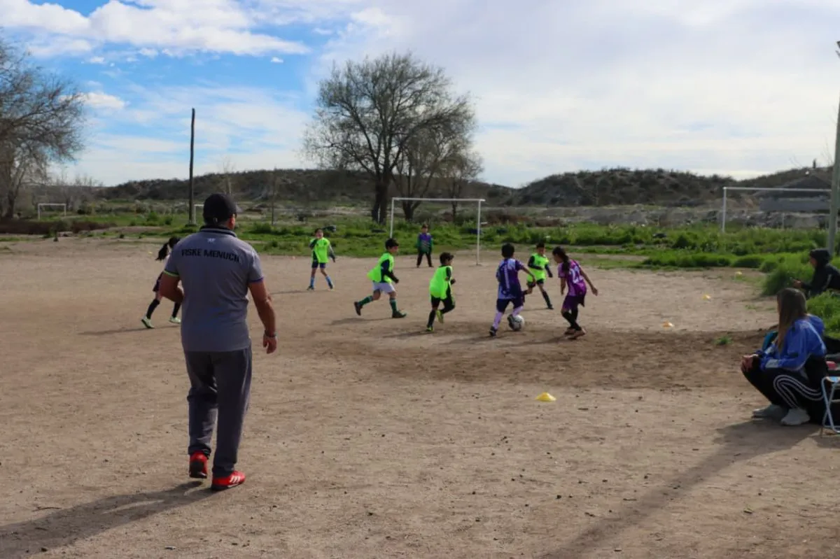 Los fines de semanas se dan encuentros con otros clubes de barrios con quienes comparten experiencias. Foto: Tania Domenicucci