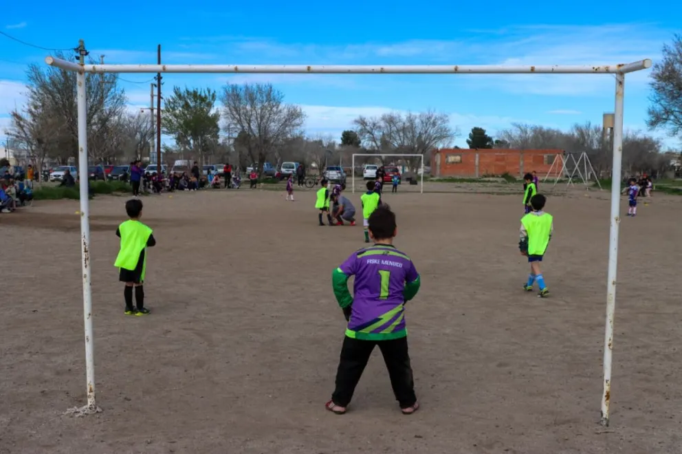 Los clubes de barrio son el semillero del fútbol argentino y los espacios de contención tanto de niños como adolescentes. Foto: Tania Domenicucci