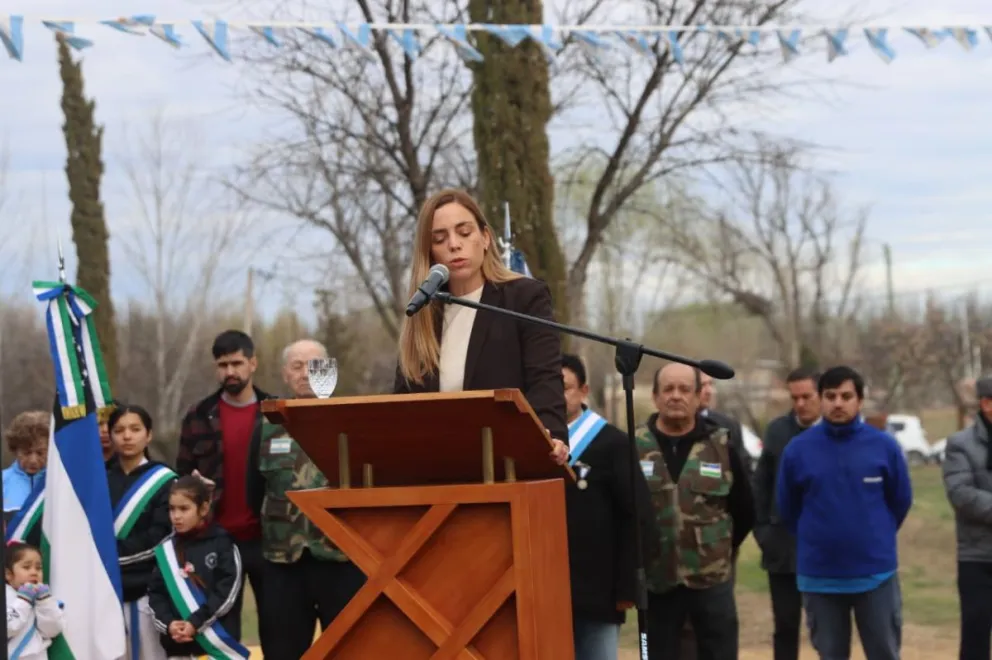 Maria Emilia Soria durante su discurso en el acto central por el aniversario de Roca. Foto: Tania Domenicucci