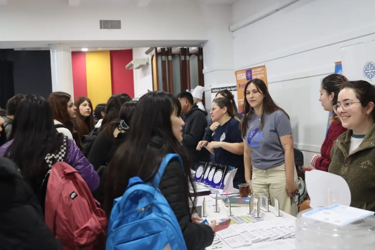 La Universidad del Comahue logr&oacute; captar el inter&eacute;s de varios estudiantes secundarios. Foto: Tani Domenicucci