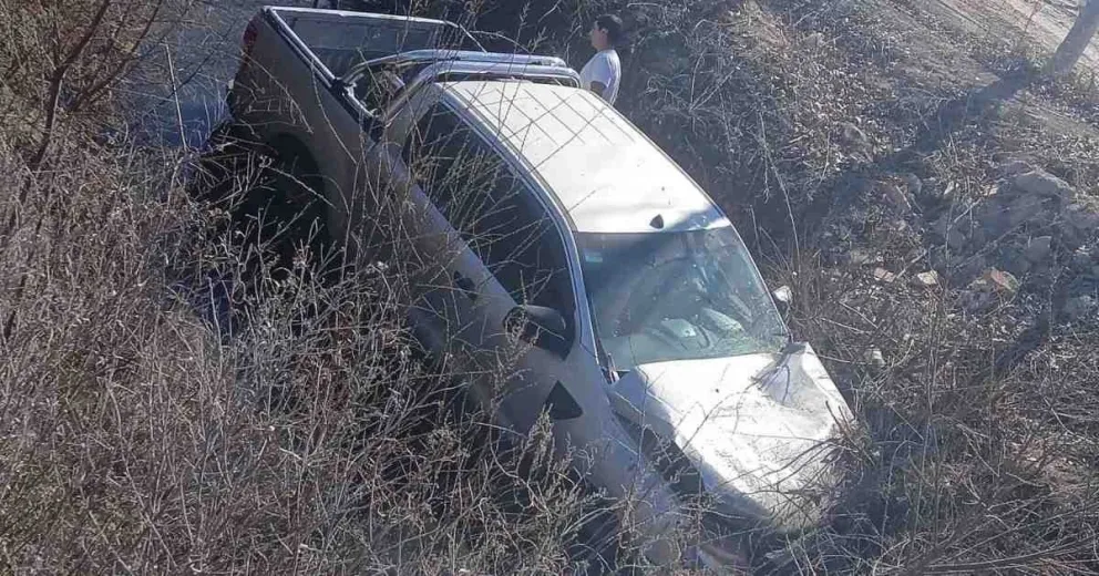 La maniobra de sobrepaso tuvo que ser interrumpida abruptamente por la mujer que conducía la camioneta. (Foto: gentileza)