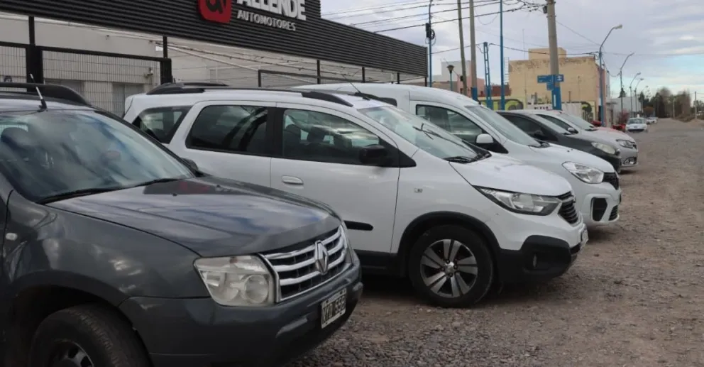 Muchos no llegan con el presupuesto para renovar el auto. Foto Tania Domenicucci