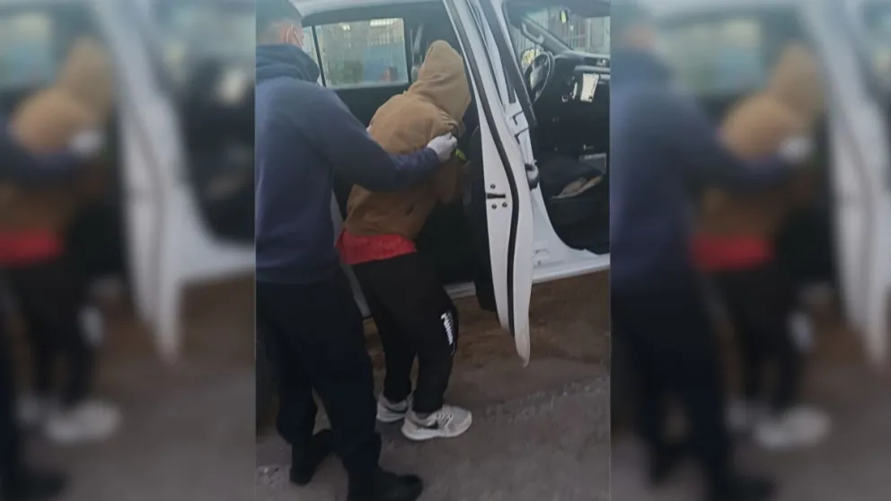 El hombre detenido habría pasado por un delirio luego de consumir las pastillas que se encontraban junto a sus pertenencias. Foto cortesía Subcomisaría N°69
