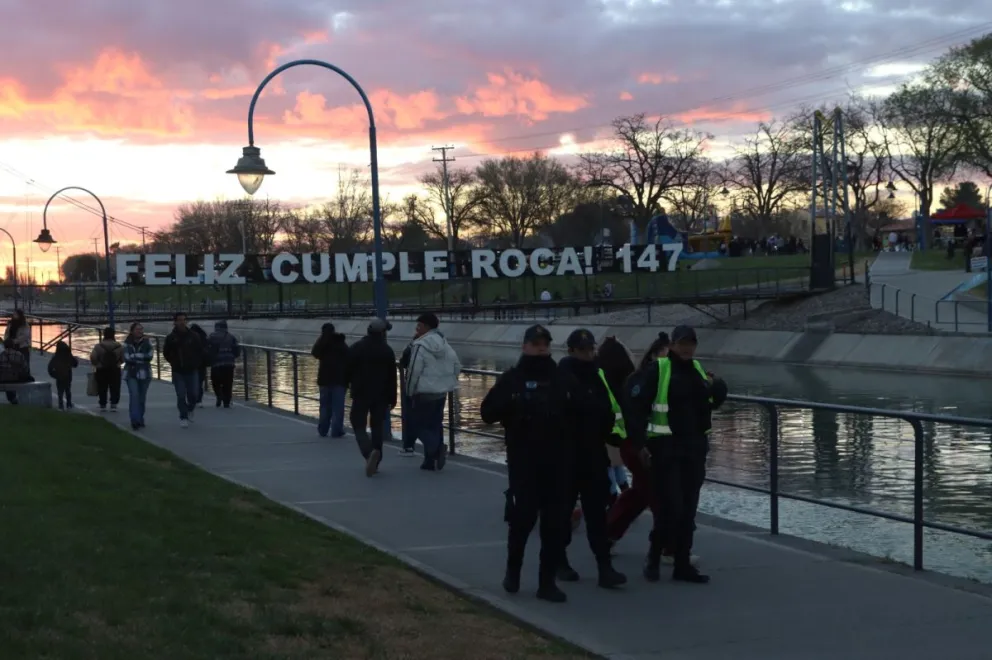 El operativo policial se desplegó durante los dos días de festejos por el 147° aniversario de General Roca. Foto Tania Domenicucci-ANR