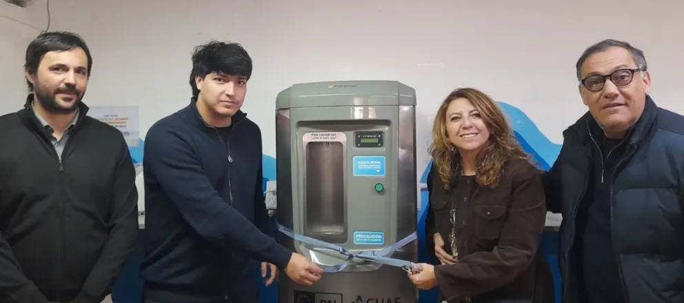 El nuevo equipamiento agilizará la carga de agua caliente para los cientos de estudiantes que tranistan por la facultad a diario. (Foto: gentileza)