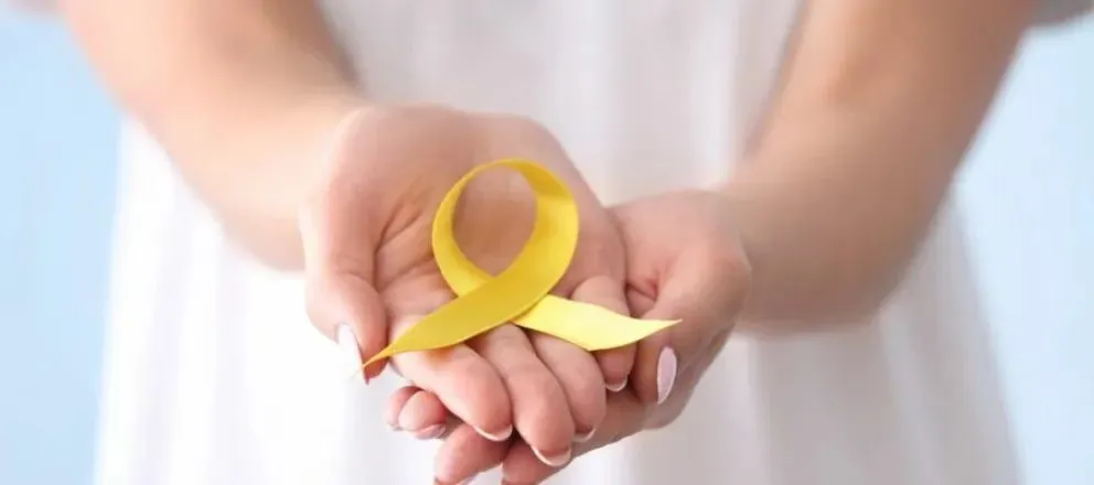 El lazo amarillo es el símbolo de la prevención del suicidio y representa la importancia de hablar, acompañar y pedir ayuda. Foto: archivo