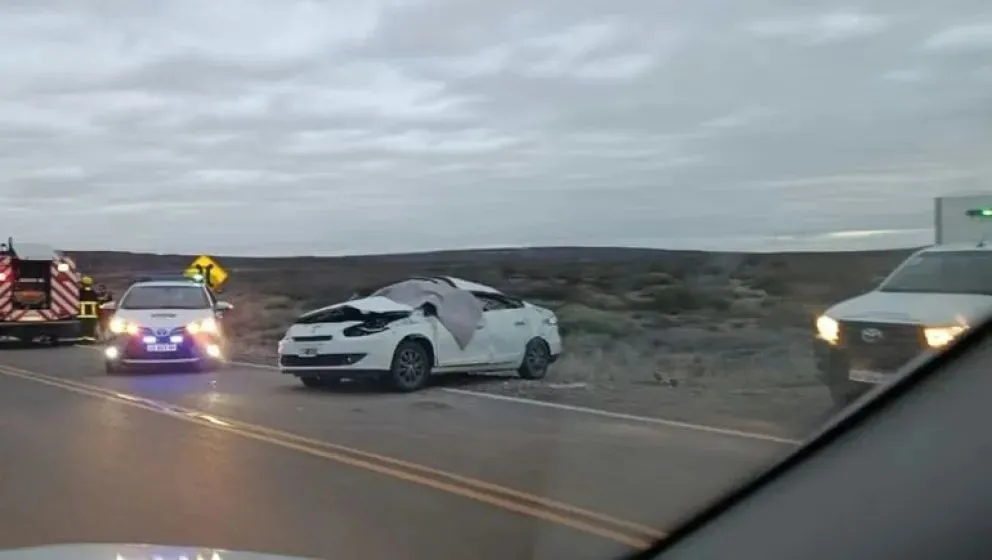 La familia viaja en un Renault Fluence desde el país vecino, su destino era el Alto Valle de Río Negro