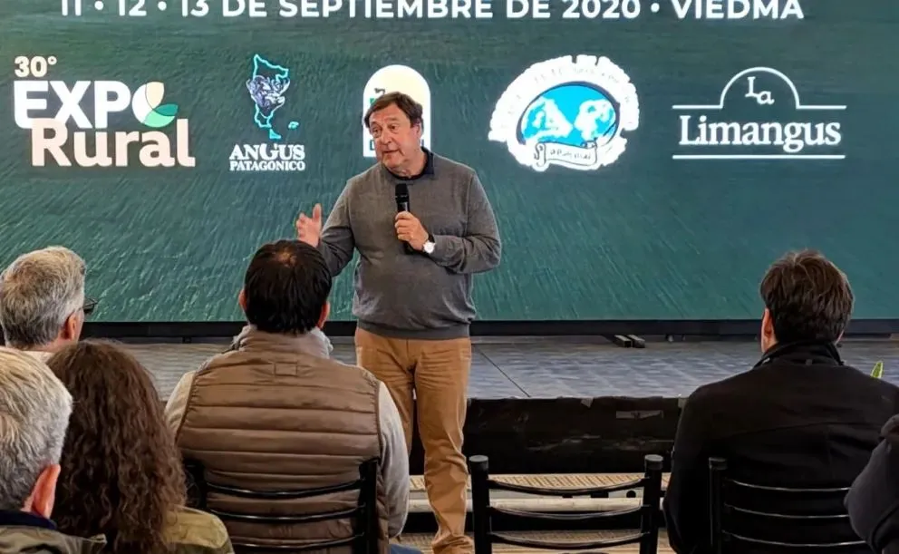 El gobernador Alberto Weretilneck presidió el convenio entre el Gobierno Provincial y el Consejo Federal de Inversiones. Fotos: NoticiasNet.