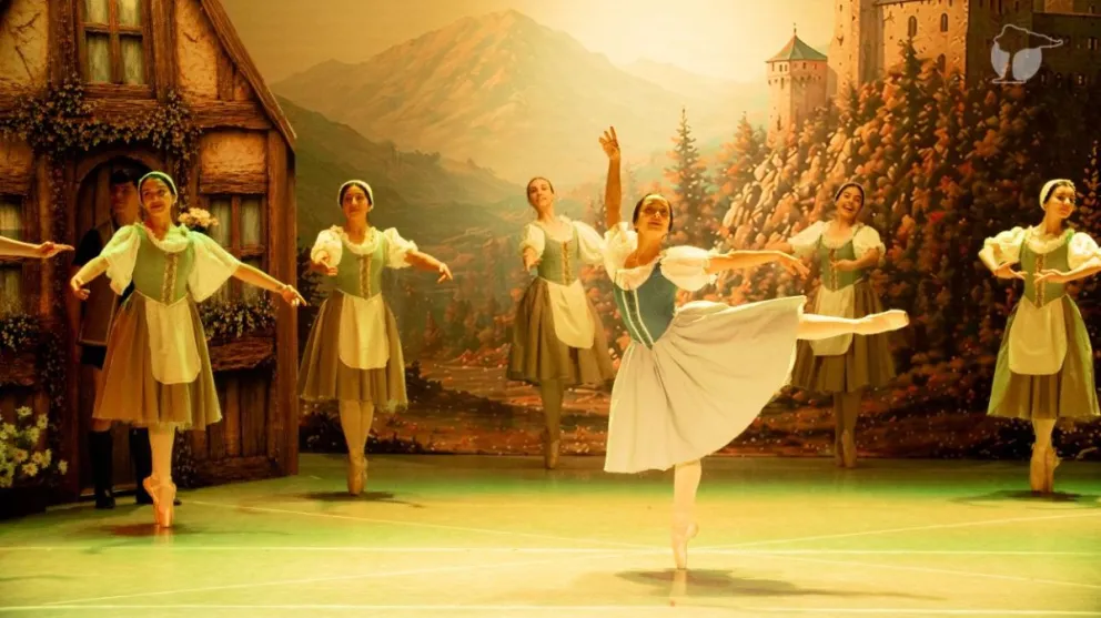 Una de las puestas de “Giselle”, el clásico del ballet romántico que tendrá tres funciones en Roca. Foto: Fundación Cultural Patagonia