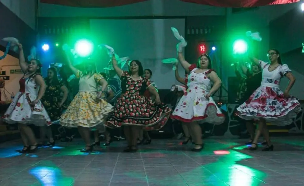 Se podrá bailar y degustar de la buena comida chilena. Foto gentileza Centro de Residentes Chilenos 