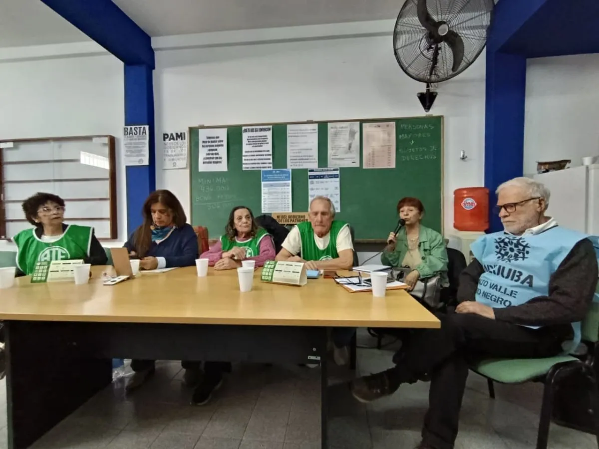 Distintas agrupaciones de jubilados reclamaron por la declaraci&oacute;n de la emergencia. Foto: Tania Domenicucci