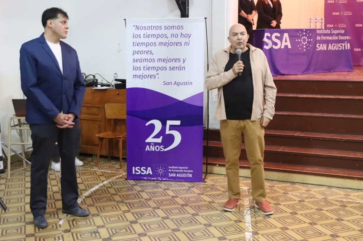 La ceremonia incluy&oacute; palabras dirigidas a los nuevos profesionales. Foto: Tania Domenicucci