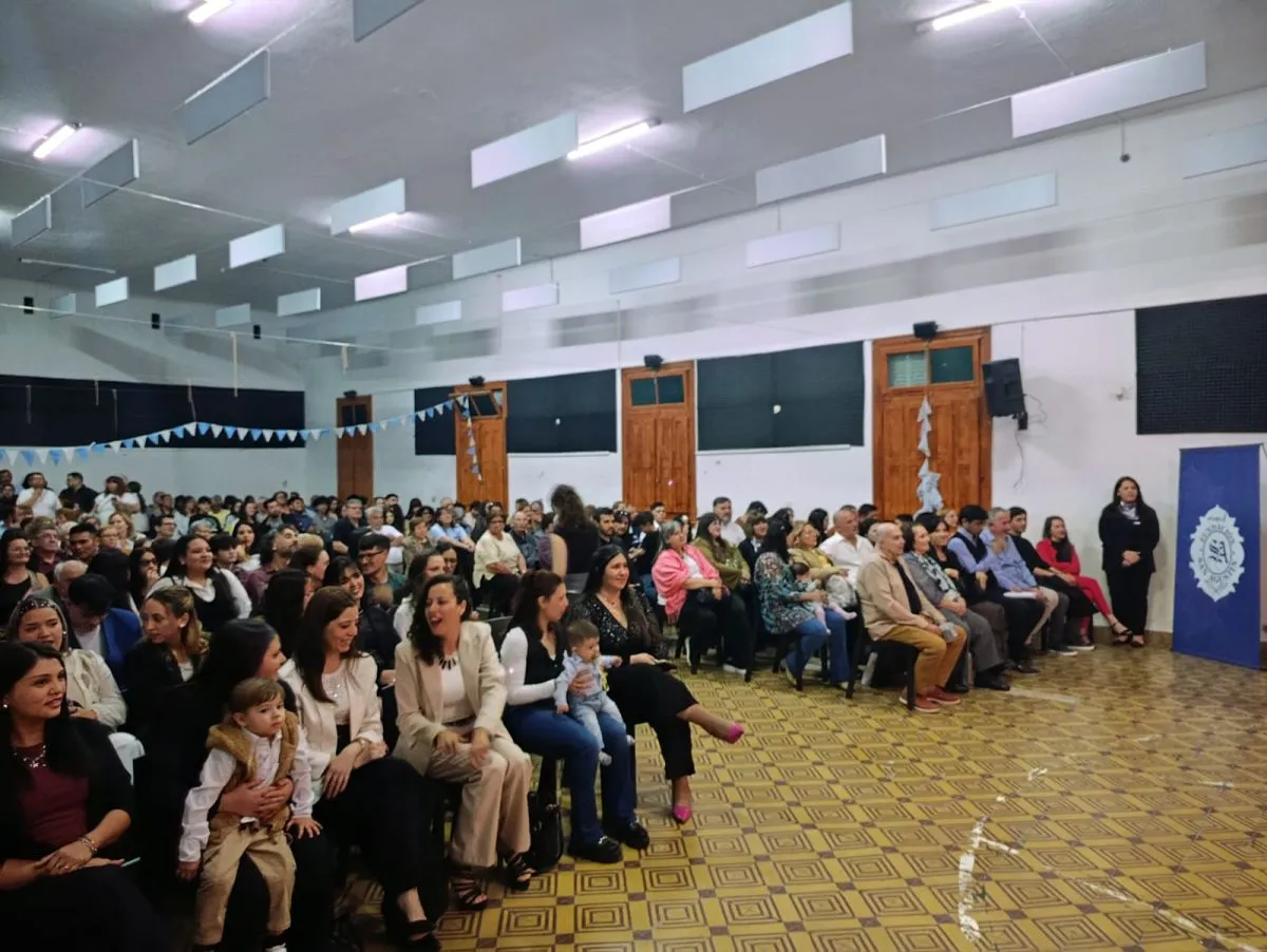 La comunidad educativa acompa&ntilde;&oacute; una noche especial para los nuevos profesionales. Foto: Tania Domenicucci